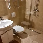 Kapitanska 3*